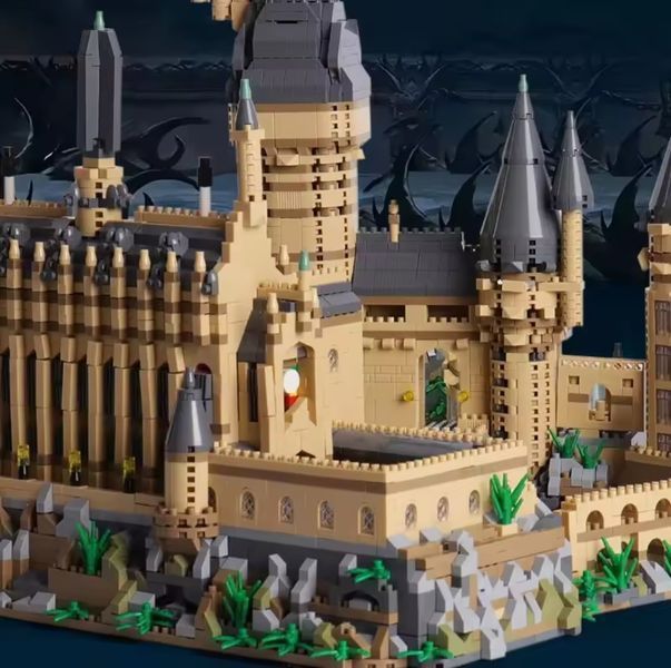 Конструктор Гаррі Поттер Замок Хогвартс (6369 деталей) з підсвіткою Harry Potter M2031 фото